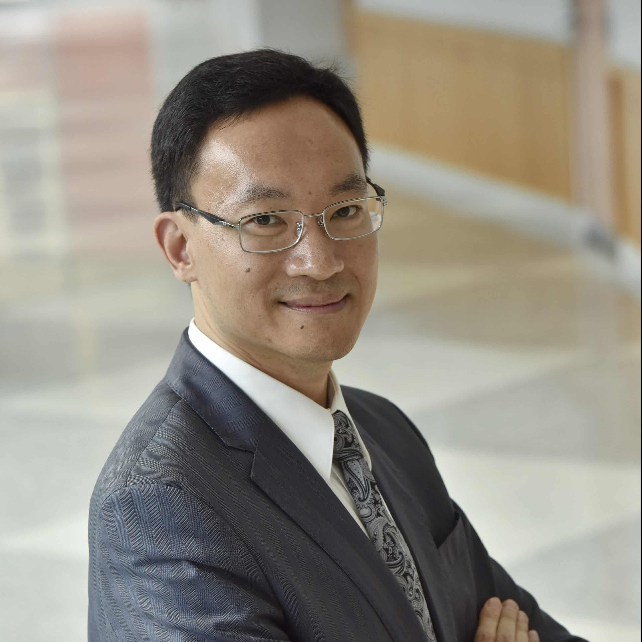 Dr. Robert Li headshot